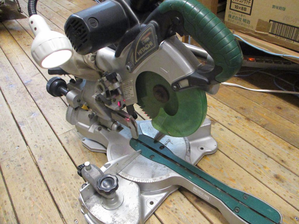 スライド丸ノコ