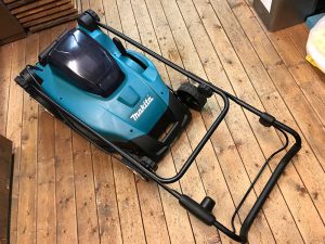 マキタ充電式芝刈り機