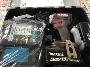 Makita 丸ノコ TD171DGXAR