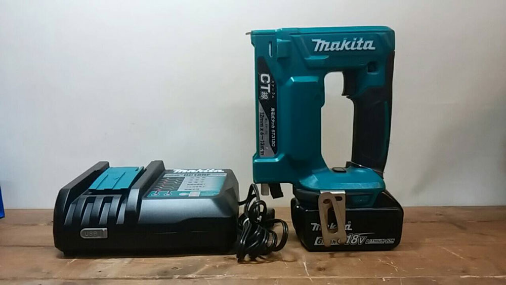 マキタ充電式タッカ ST312D