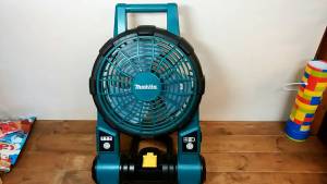 マキタ充電式ファン CF201D