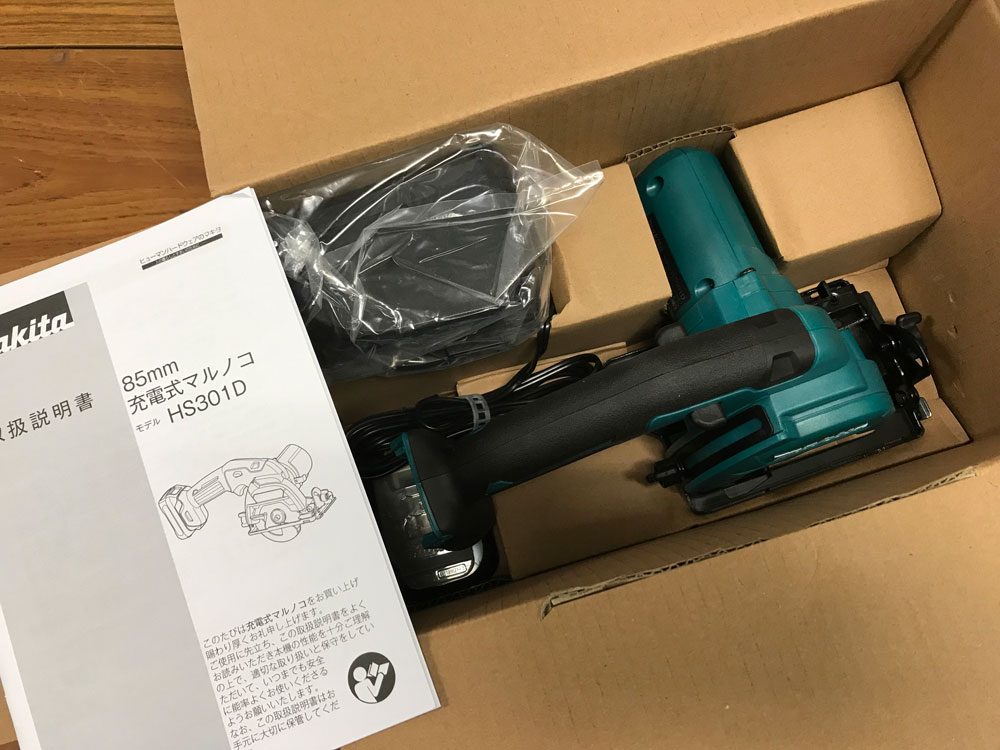 マキタ 85mm 充電式丸ノコ HS301DSH