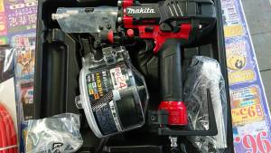 マキタ 65mm高圧エア釘打 AN636H