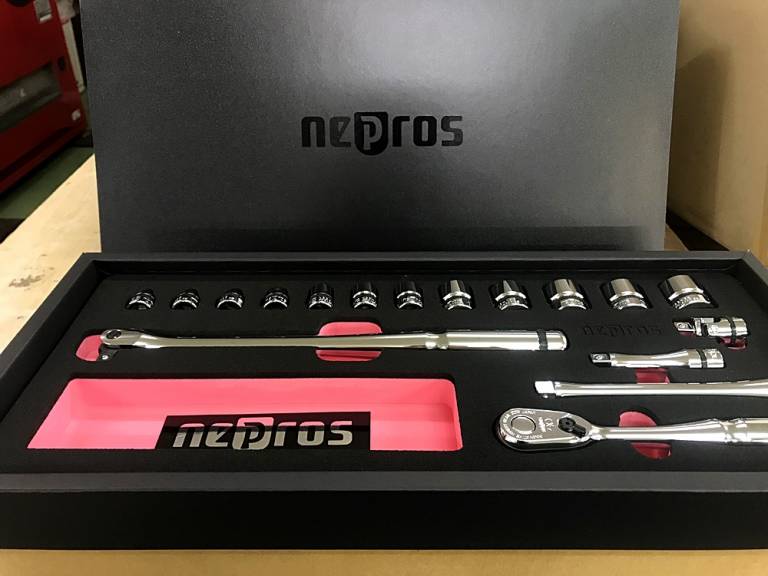 KTC nepros 9.5sq.ソケットレンチセット[17点組] メタルケース付き NTB317AZ/NEKB-2