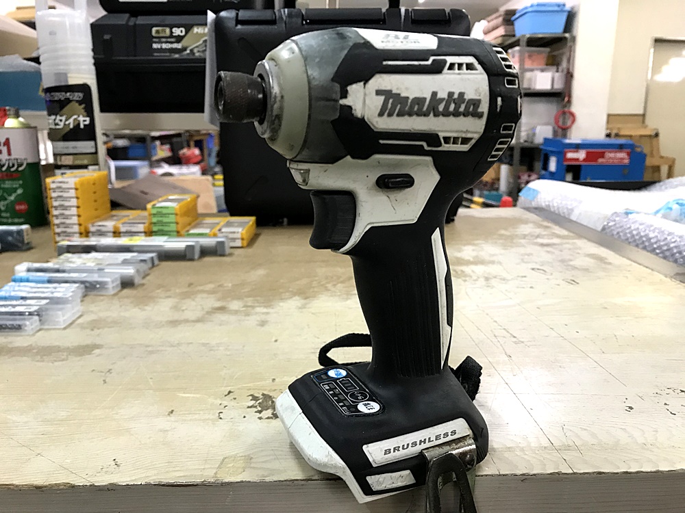 makita 充電式インパクトドライバー TD160D 本体のみ