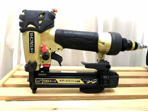 HiKOKI 25mm高圧タッカ N2504HMB