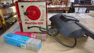 本日は、SUZUKID スズキッド 交流アーク溶接機 Red Go120 SSY-122R 中古美品を溶接棒・溶接面セットで現金買取させていただきました！