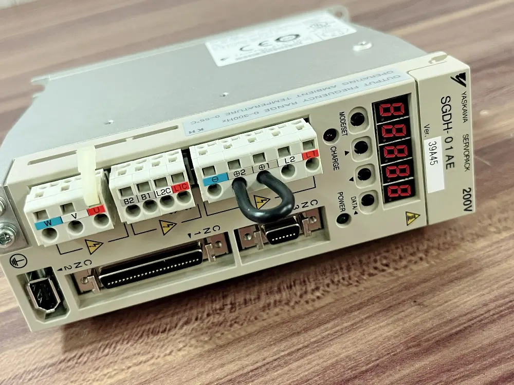 安川電機 YASKAWA ACサーボパック SGDH-01AE