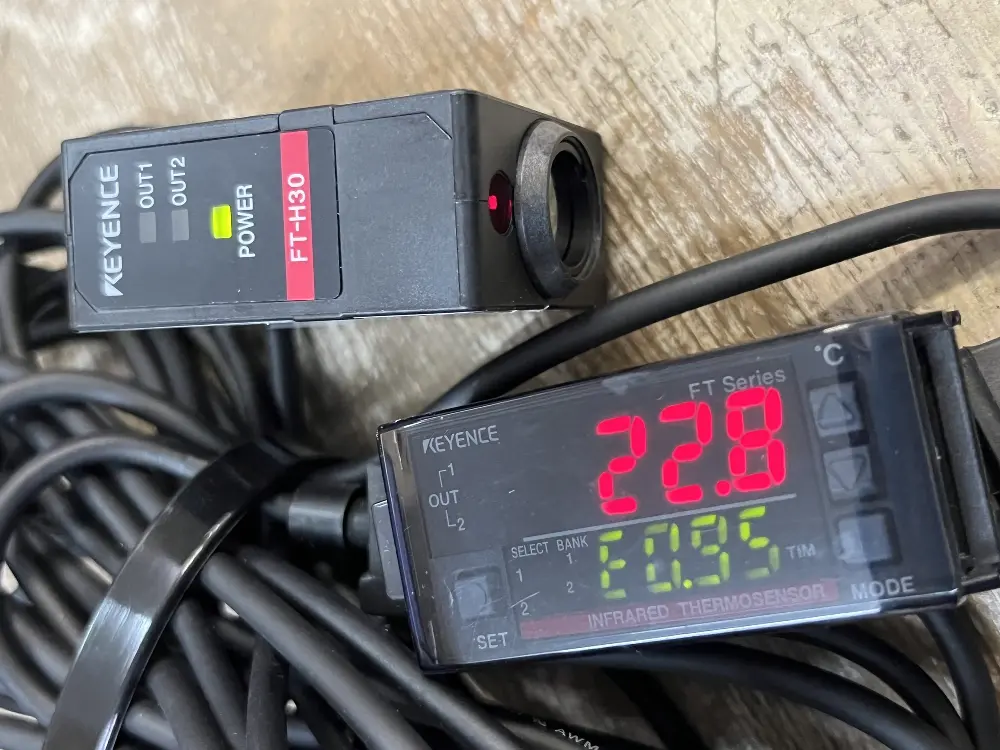 キーエンス KEYENCE デジタル放射温度センサ アンプ FT-50A +センサヘッド FT-H30