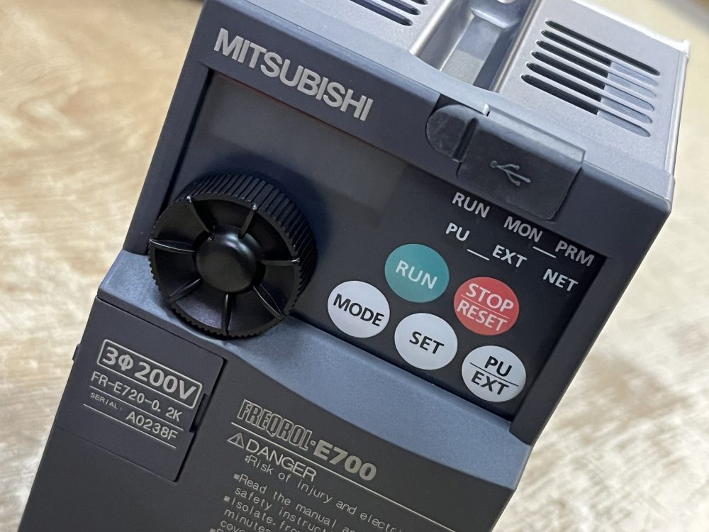 三菱電機 汎用インバータ FR-E720-0.2K