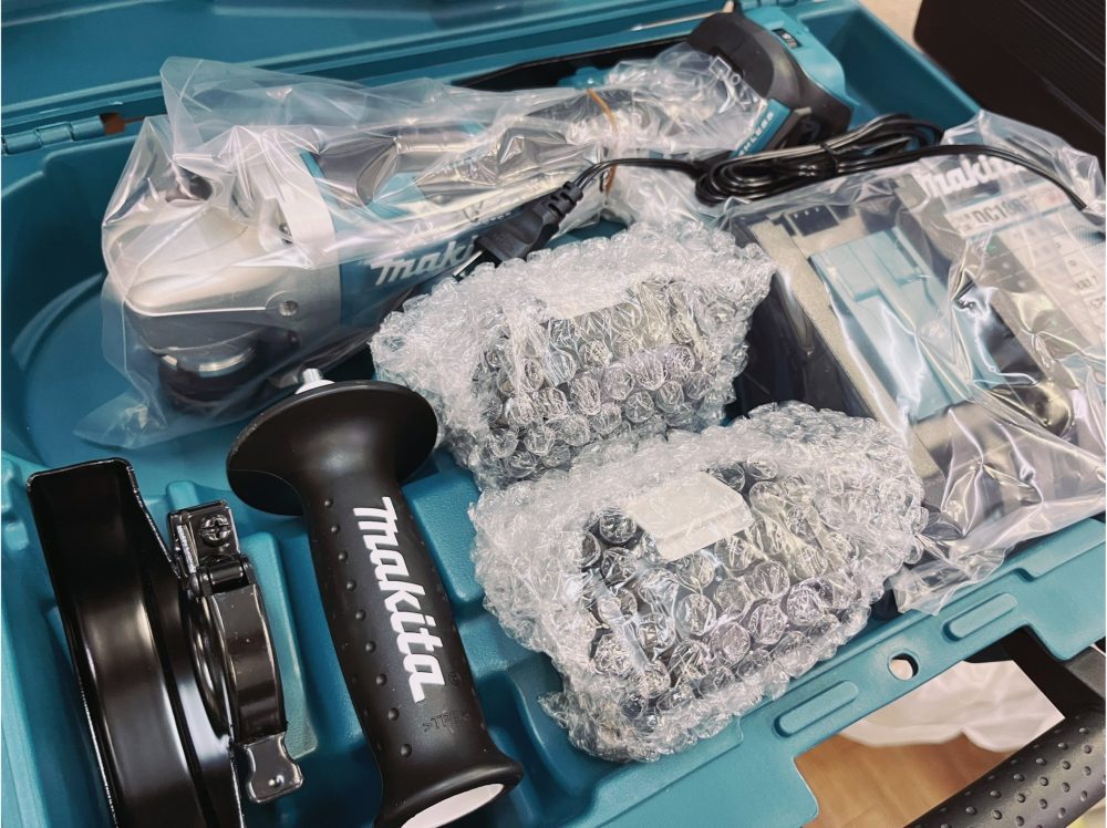 マキタ makita 125mm充電式ディスクグラインダ 18V6.0Ah GA518DRGX