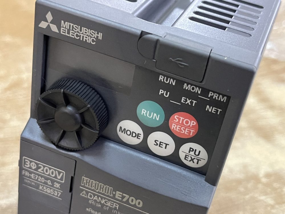 三菱電機 簡単・パワフル小形インバータ FR-E720-0.2K