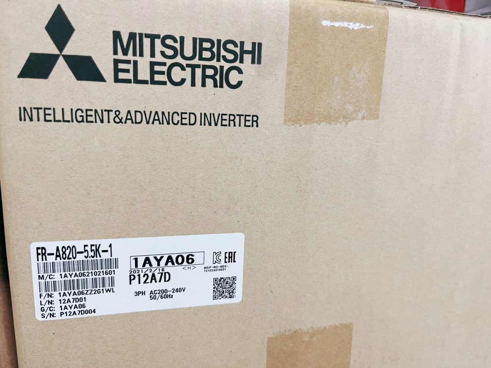 三菱電機 インバータ FREQROL FR-A820-5.5K-1