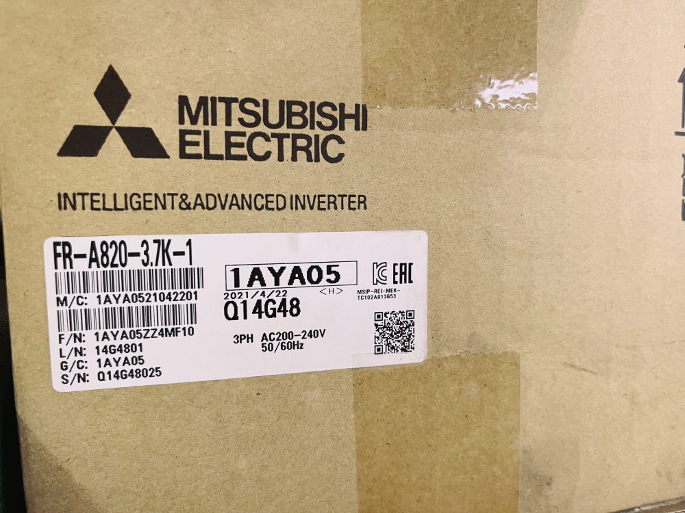 三菱電機 FREQROL-A800 インバータ FR-A820-3.7K-1