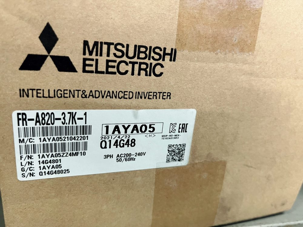 三菱電機 高機能・高性能 インバータ FR-A820-3.7K-1