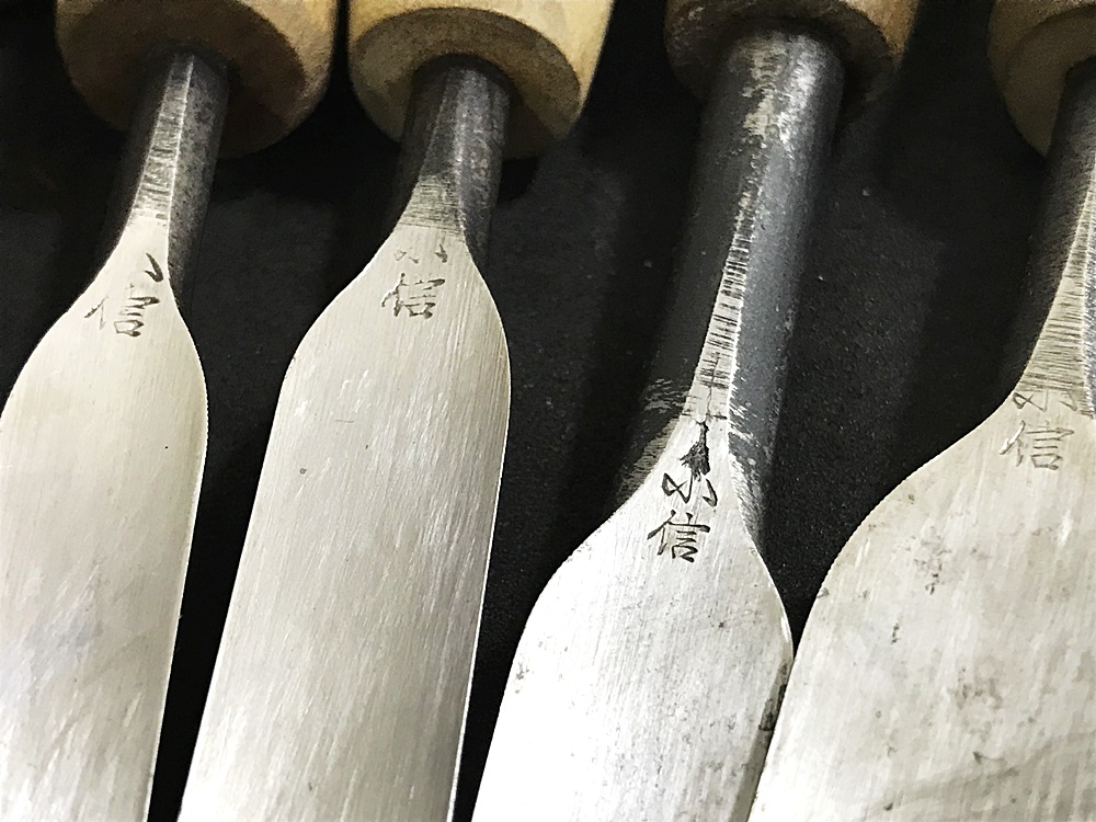 在銘 小信 の刻印あり。中古彫刻刀。