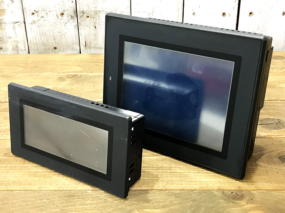 KEYENCE キーエンス 5型 QVGA STNモノクロ タッチパネル DC電源タイプ VT3-Q5MとVT3-W4Mの中古品をお買取しました