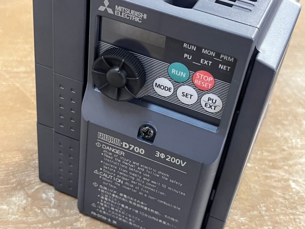 三菱電機 インバータ FR-D720-2.2K