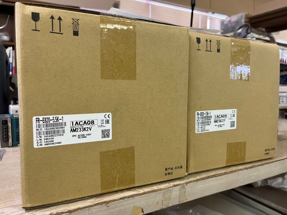 三菱電機 Mitsubishi インバータ FREQROL FR-E820-5.5K-1