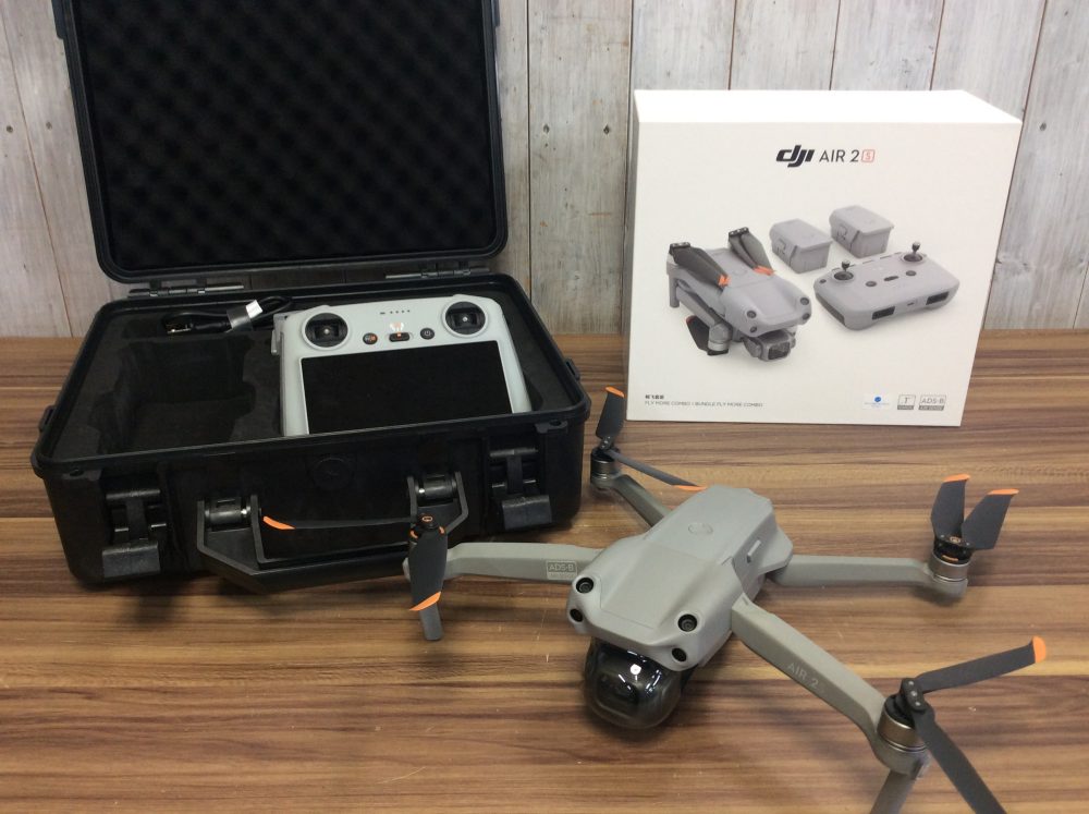 240703DJI カメラドローン AIR 2S Fly More Combo スクリーン付き送信機 DA2SUE1 / RM330