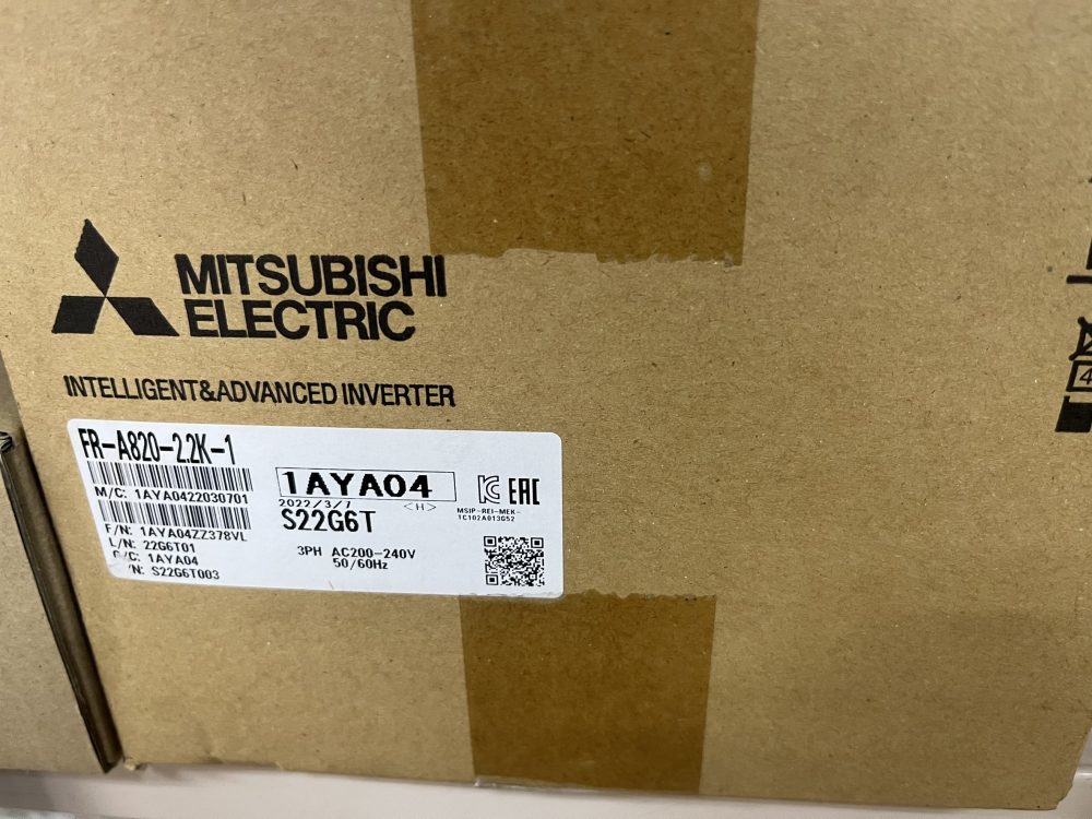 MITSUBISHI 三菱電機 インバータ FR-A820-2.2K-1