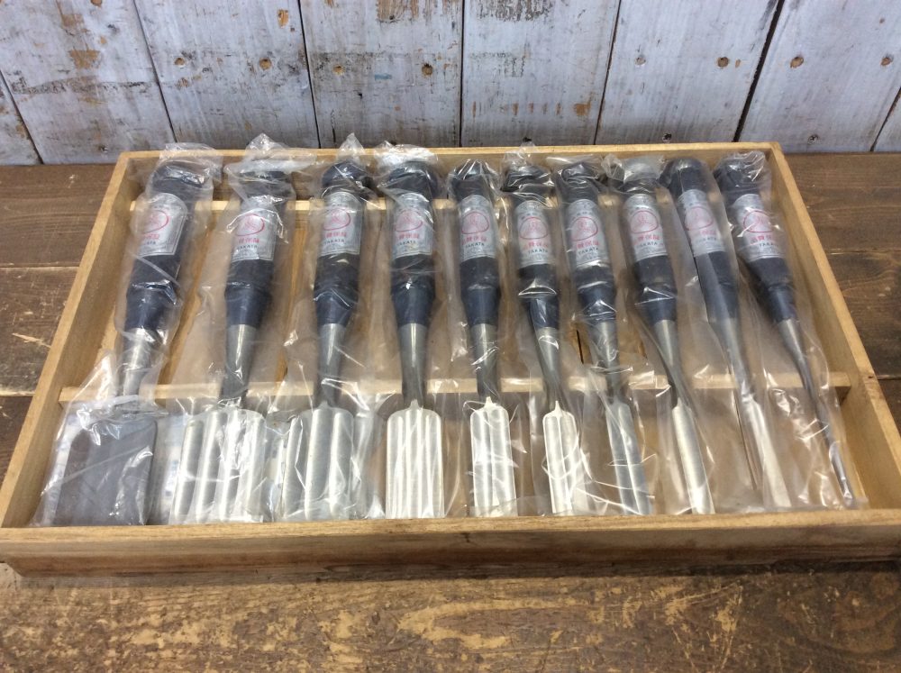 2025-04-21 是麿 追入れ鑿 10本組 龍彫刻 ノミ 大工道具