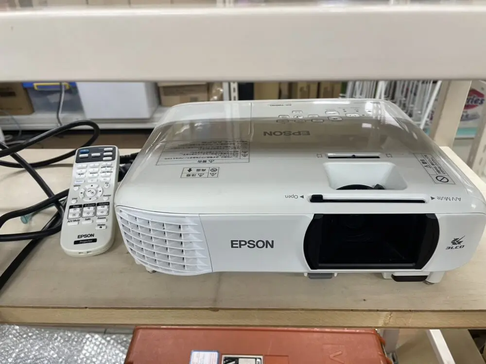 宅配買取】EPSON エプソン 家庭用 プロジェクター EH-TW650 中古品を