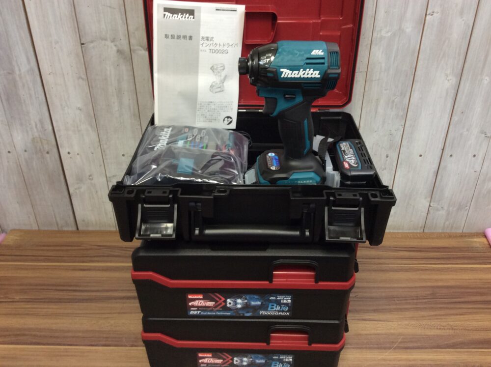 2025-11-29 makita マキタ 40Vmax 充電式インパクトドライバ (バッテリ２個、充電器付） TD002GRDX