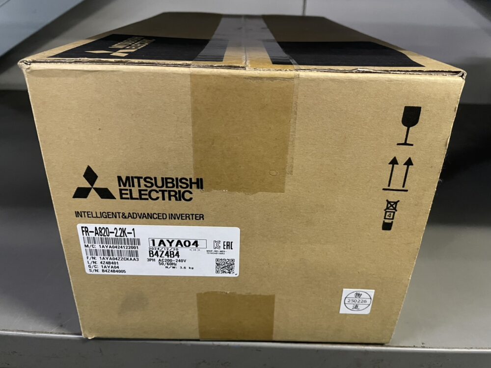 MITSUBISHI 三菱電機 インバーター FR-A820-2.2K-1