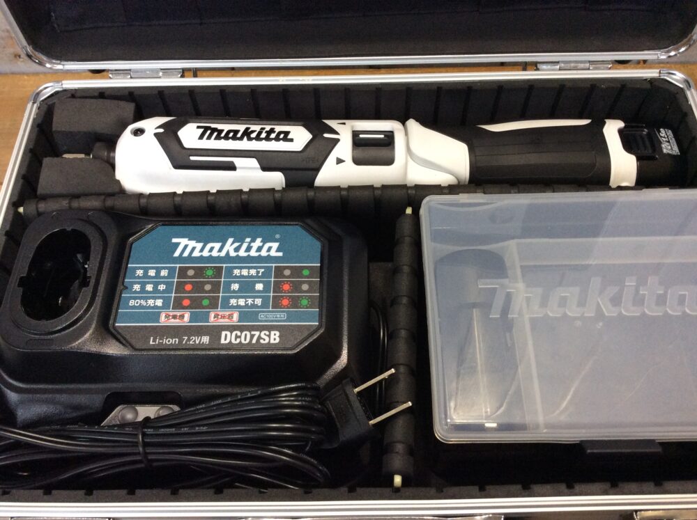 26-03-18 makita マキタ 充電式ペンインパクトドライバ ホワイト (バッテリ2個充電器付) TD022DSHXW