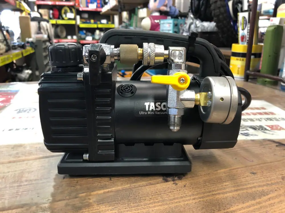 マキタ 充電式真空ポンプ VP180DZ／TASCO デジタル式ミニ