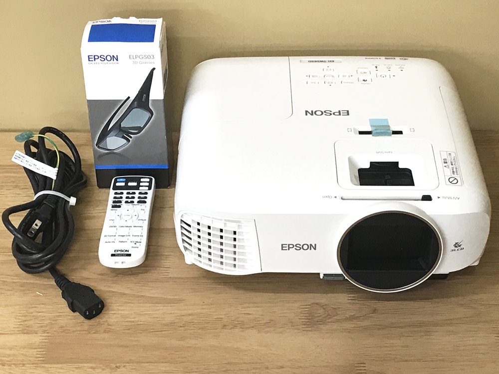 EPSON エプソン dreamio ホームプロジェクター EH-TW5650 中古品を宅配買取させて頂きました！