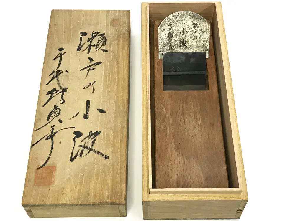 宅配買取】坂田春雄作 在銘 平鉋 美術品 『菊』『雪』 中古品を宅配買取させて頂きました！☆銘入り 大工道具を宅配買取強化中！ 宮城県 仙台市 石巻市  大崎市 多賀城市 塩竈市 全国対応宅配買取☆ | 静岡県浜松市 新品工具・中古工具買取のことなら工具屋源さん